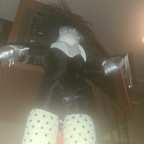 KISS Doll - Picture 3 of 16